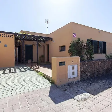 Holiday home Tamaragua La Oliva